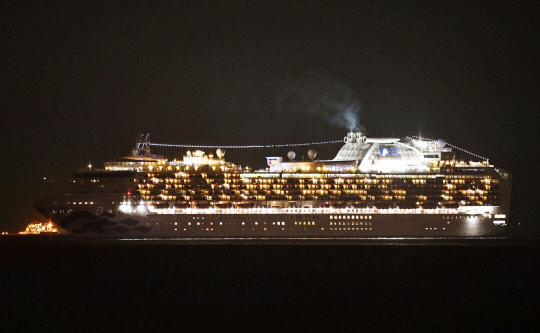 신종 코로나바이러스 감염자가 발생한 일본의 대형 크루즈선. 연합뉴스